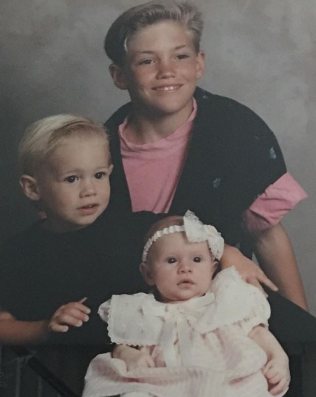 Landon Beard: Wiki, BIO, Age, Wife, Net Worth, Height, Family, Movies & More 7 Childhood photo of Landon with his siblings