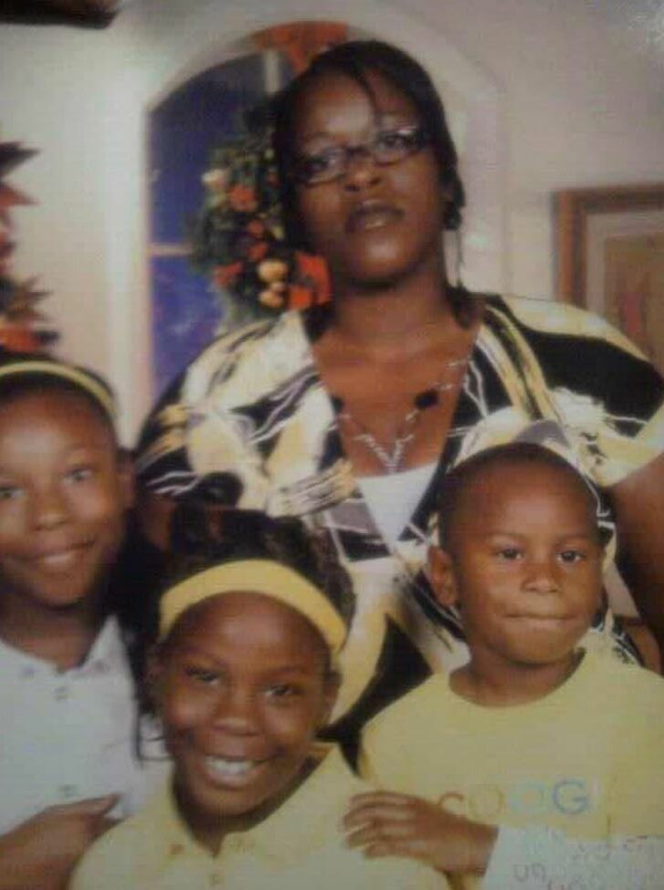 Ta’Kiya Young Wiki, Biography, Obituary, Age, Husband, Family, Cause of Death & More 2 Childhood photo of Ta’Kiya Young with her mom and siblings