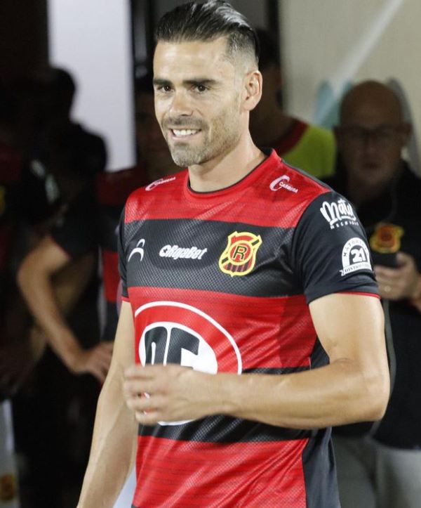 Ezequiel Luna Height, Weight, Age, Wife, Kids, Family, Net Worth, Biography & More 2 Ezequiel Luna career
