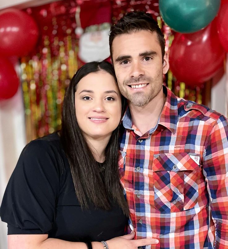 Ezequiel Luna Height, Weight, Age, Wife, Kids, Family, Net Worth, Biography & More 8 Ezequiel Luna with his wife Cele Molina