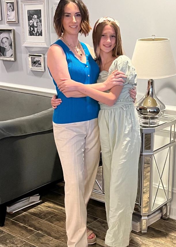 Heidi Przybyla Husband, Family, Age, Wiki, Net Worth, Education, Height & BIO 8 Heidi Przybyla with her daughter