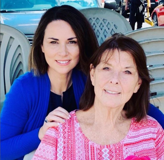 Heidi Przybyla Husband, Family, Age, Wiki, Net Worth, Education, Height & BIO 6 Heidi Przybyla with her mother