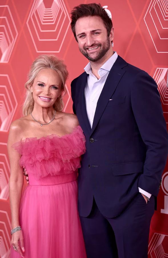 Josh Bryant: Wiki, BIO, Age, Wife, Net Worth, Height, Family & More 6 Josh Bryant and Kristin Chenoweth