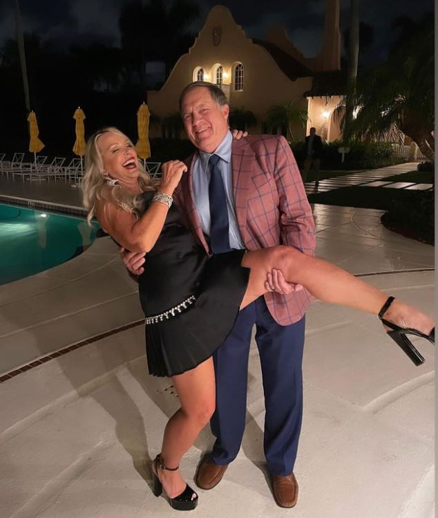 Linda Holliday: Wiki, BIO, Age, Husband, Kids, Net Worth, Height, Family & More 9 Linda Holliday with Bill Belichick