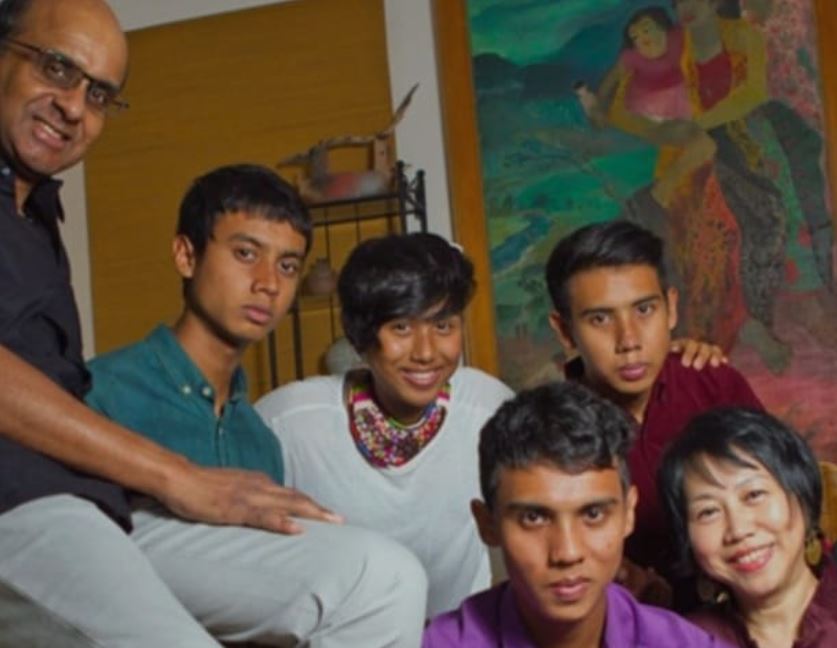 Maya Shanmugaratnam with her parents and siblings