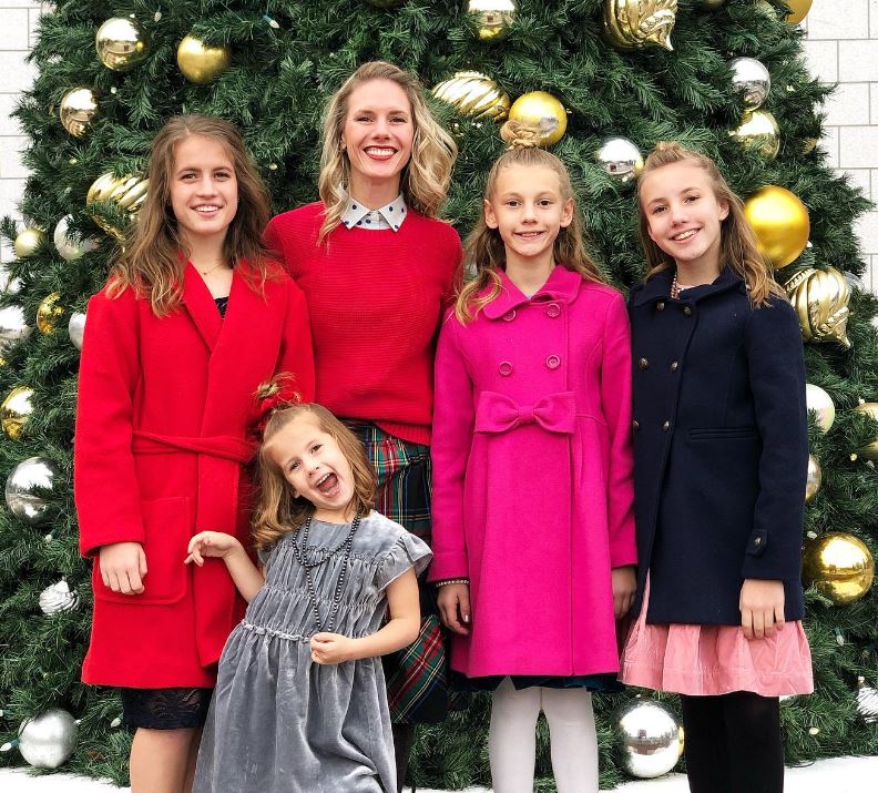 Ruby Franke Wiki, Age, Husband, Kids, Net Worth, Parents, Biography & More 8 Ruby Franke with her family
