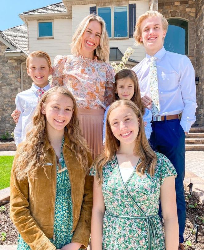 Ruby Franke Wiki, Age, Husband, Kids, Net Worth, Parents, Biography & More 7 Ruby Franke with her kids '