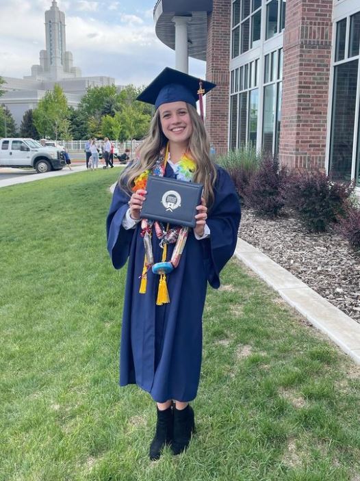 Shari Franke Wiki (Ruby Franke’s Daughter), Age, Boyfriend, Family, Height, Biography & More 3 Shari Franke education