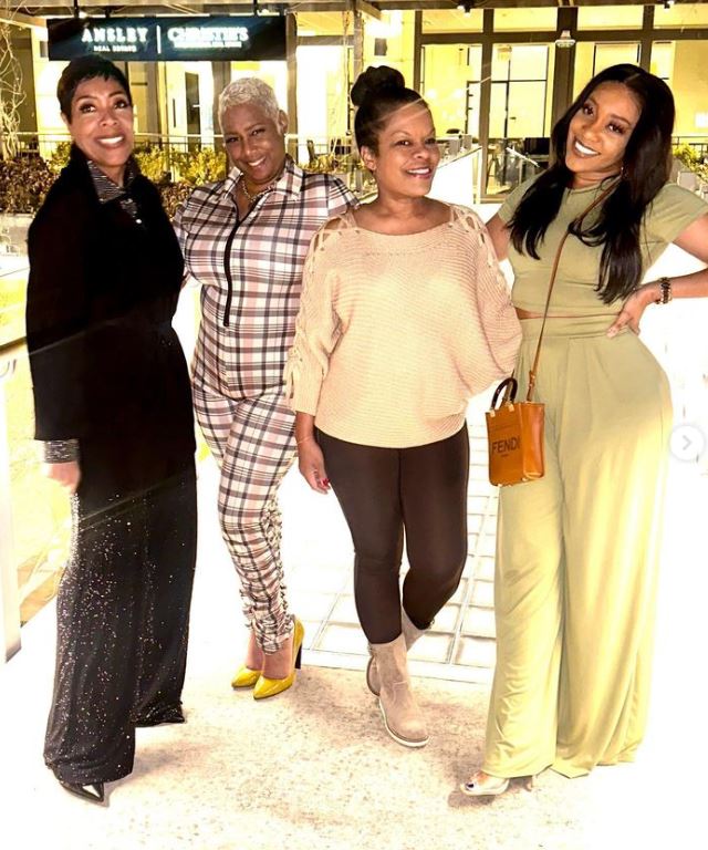 Shirley Strawberry Husband, Age, Kids, Wiki, Net Worth, Height, Family & BIO 11 Shirley with her friends