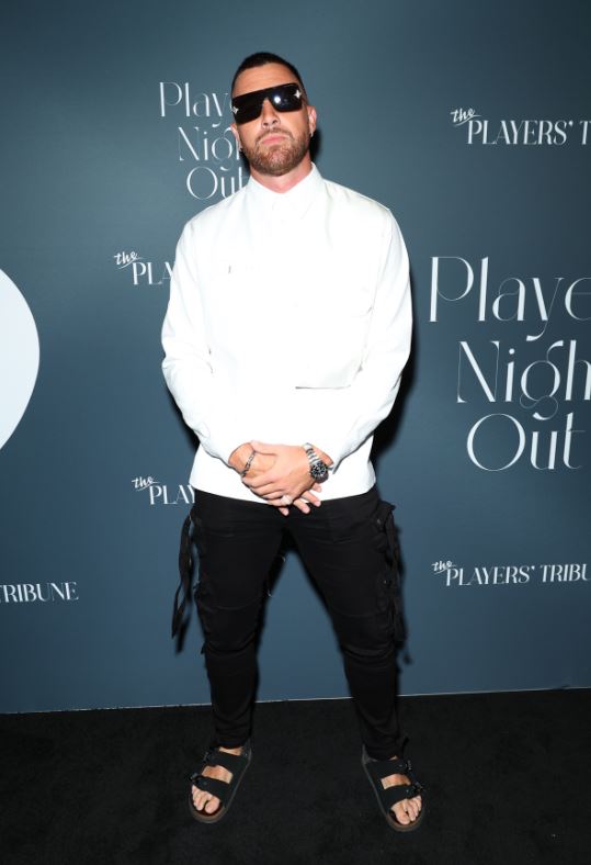 Travis Kelce Wife, Girlfriend, Height, Weight, Age, Net Worth, Family & BIO 6 Travis Kelce height