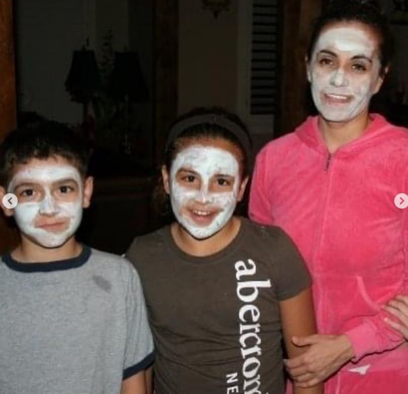 Ezra Sosa (Dancer) Height, Age, Wiki, Girlfriend, Net worth, Parents, Sister, Biography 4 Childhood photo of Ezra with his mom and brother