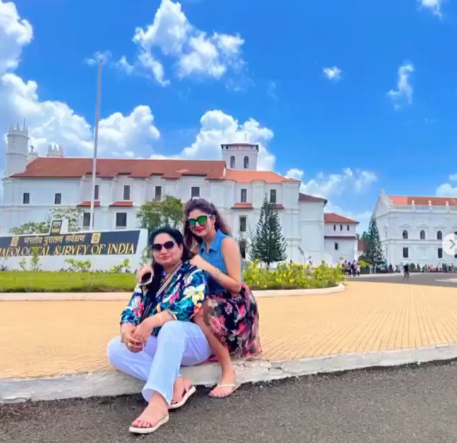 Priyanka Chincholi Wiki, Age, Husband, Height, Family, Caste, Biography, Net Worth & Career 2 Priyanka Chincholi with her mother