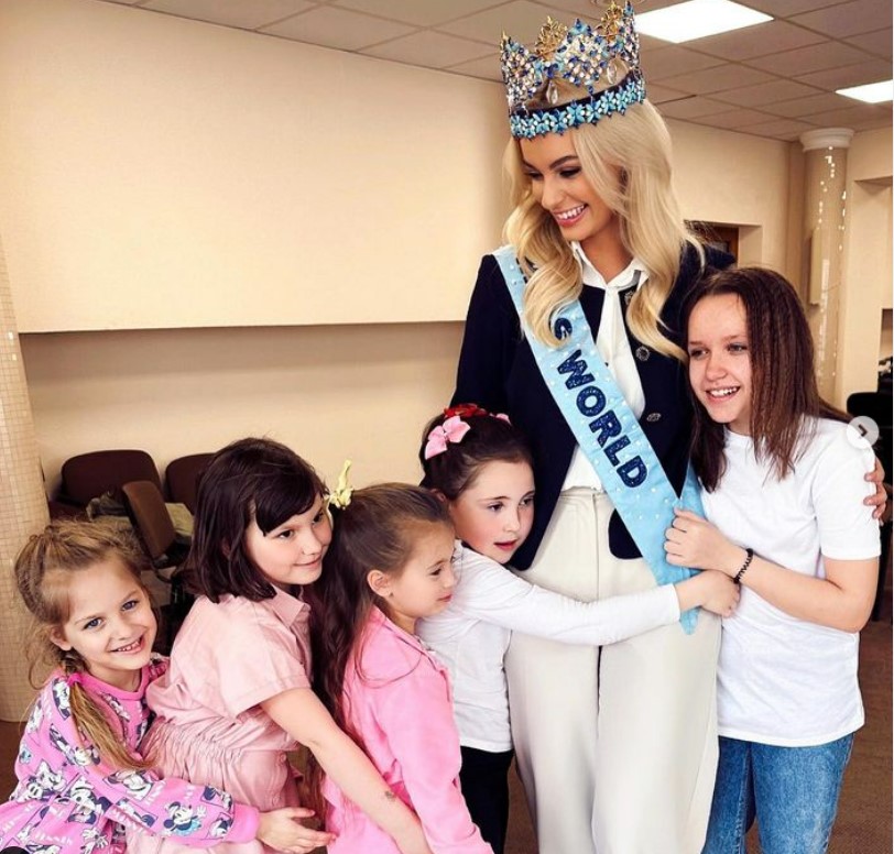 Karolina Bielawska Height, Weight, Age, Boyfriend, Parents, Siblings, Ethnicity, Net Worth, Career, Biography & More 3 Karolina Bielawska Charity and Social Work