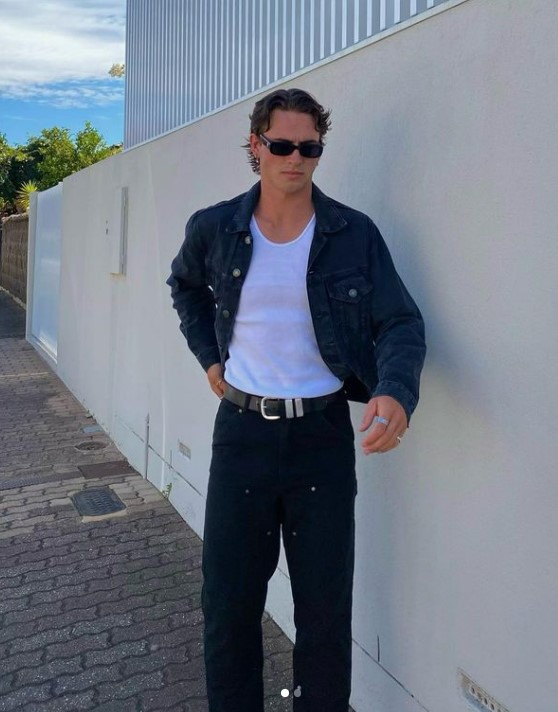 Liam Swiderski (TikTok Star) Wiki, Biography, Height, Weight, Age, Girlfriend, Net Worth, Family, Career & More 4 Liam Swiderski physical appearance