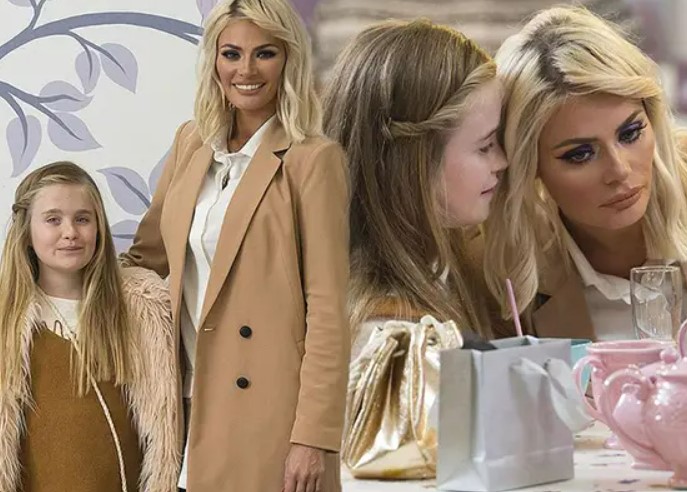 Madison Sims (Chloe Sims' Daughter) Wiki, Age, Height, Boyfriend, Family, Net Worth, Biography, and more 3 Madison Sims with her mother Chloe Sims
