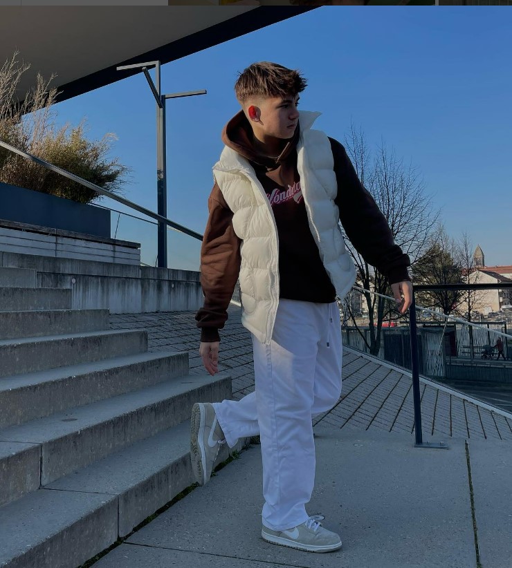 Sinan Movez (TikTok Star) Wiki, Biography, Age, Girlfriend, Height, Weight, Net Worth, Family, Ethnicity, Career, and More 4 Sinan Movez Physical appearance