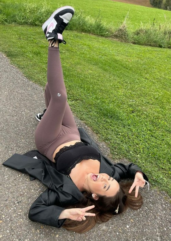 Julesboringlife (TikTok Star) Wiki, Biography, Height, Weight, Age, Boyfriend, Net Worth, Family, Career & More 5 Julesboringlife physical appearance