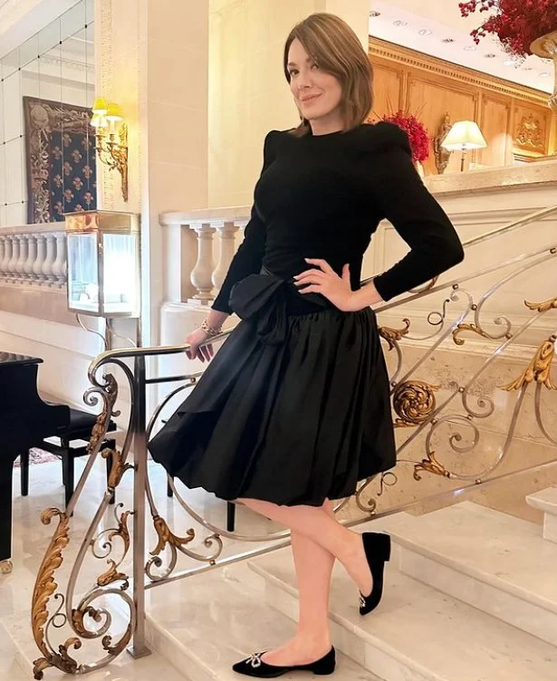 Michelle Collins Weight Loss Journey, Height & Body Stats: What Did the Comedian Do? 3 Michelle Collins height