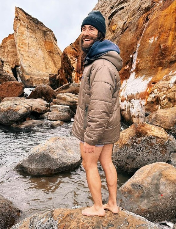 Patrick Beach (Yoga Instructor) Wiki, Biography, Height, Weight, Age, Wife, Net Worth, Family, Career & More 4 Patrick Beach physical appearance