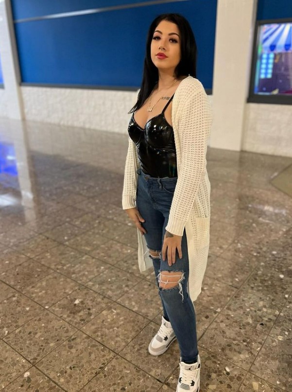 Sky Rose (Rapper) Wiki, Biography, Height, Weight, Age, Husband, Children, Net Worth, Family, Career & More 2 Sky Rose physical appearance