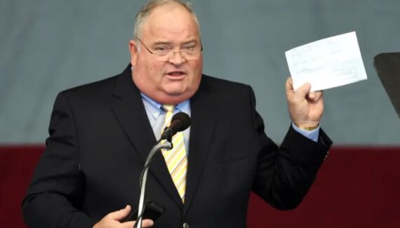 Far-right protester interrupts Dorsey hearing. Auctioneer-turned-congressman drones her out. 7 Far right protester interrupts Dorsey hearing. Auctioneer turned congressman drones her out